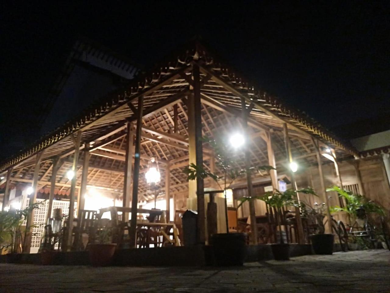 Diaga Grha Hotel Yogyakarta Exterior photo
