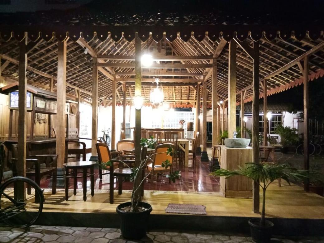 Diaga Grha Hotel Yogyakarta Exterior photo